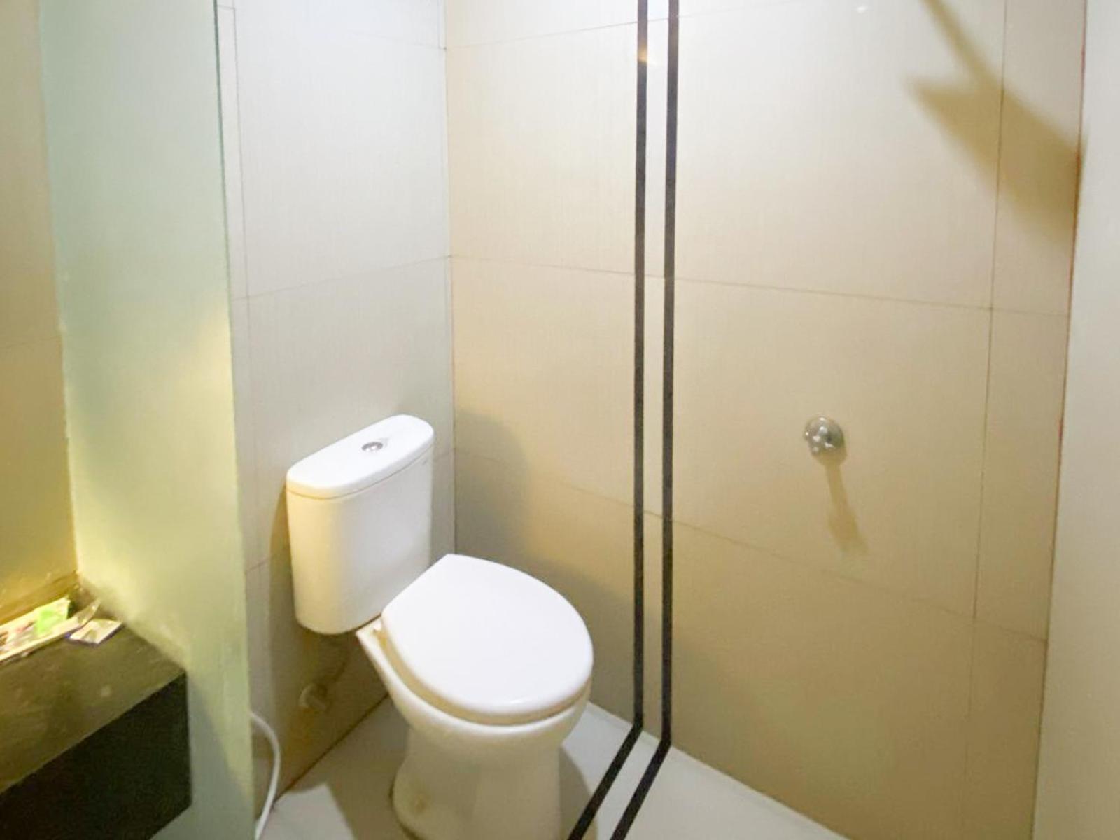 Reddoorz Near Pantai Idola Banyutowo Hotel D'Llala Pati Экстерьер фото